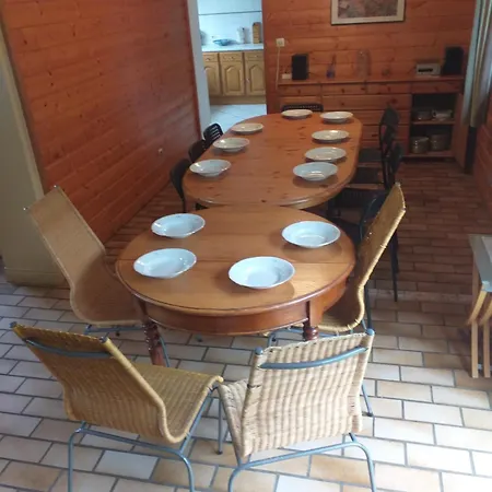 Au Jet De Pierre Villa *