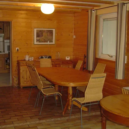Au Jet De Pierre Villa *