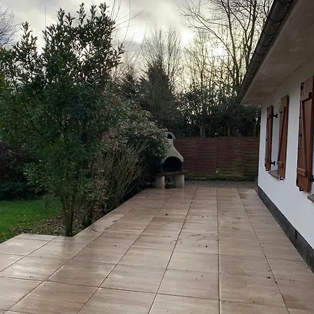 Au Jet De Pierre * Saint-Inglevert