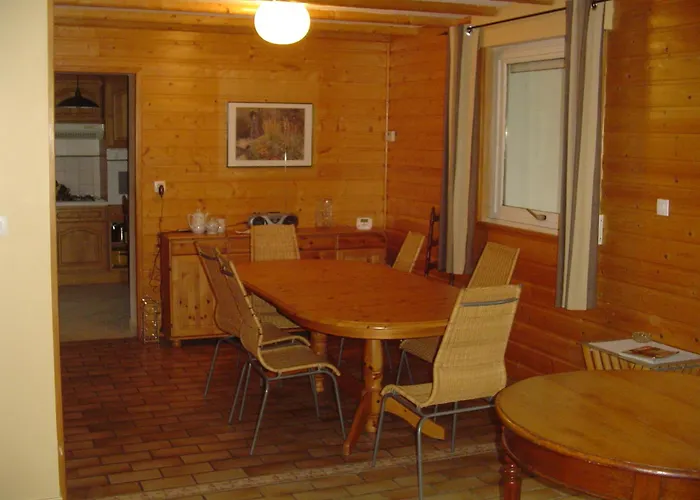 Au Jet De Pierre Villa *