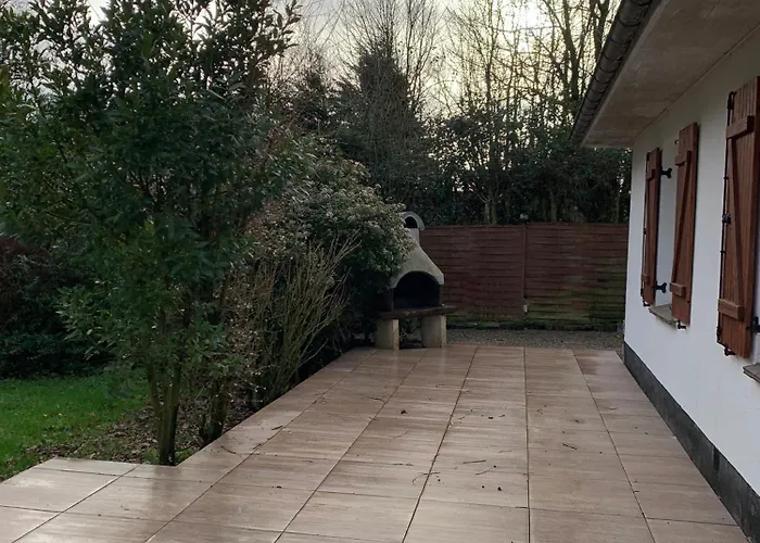 Au Jet De Pierre * Saint-Inglevert